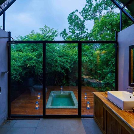 Makini Bush Camp, Yala Hotel Bagian luar foto