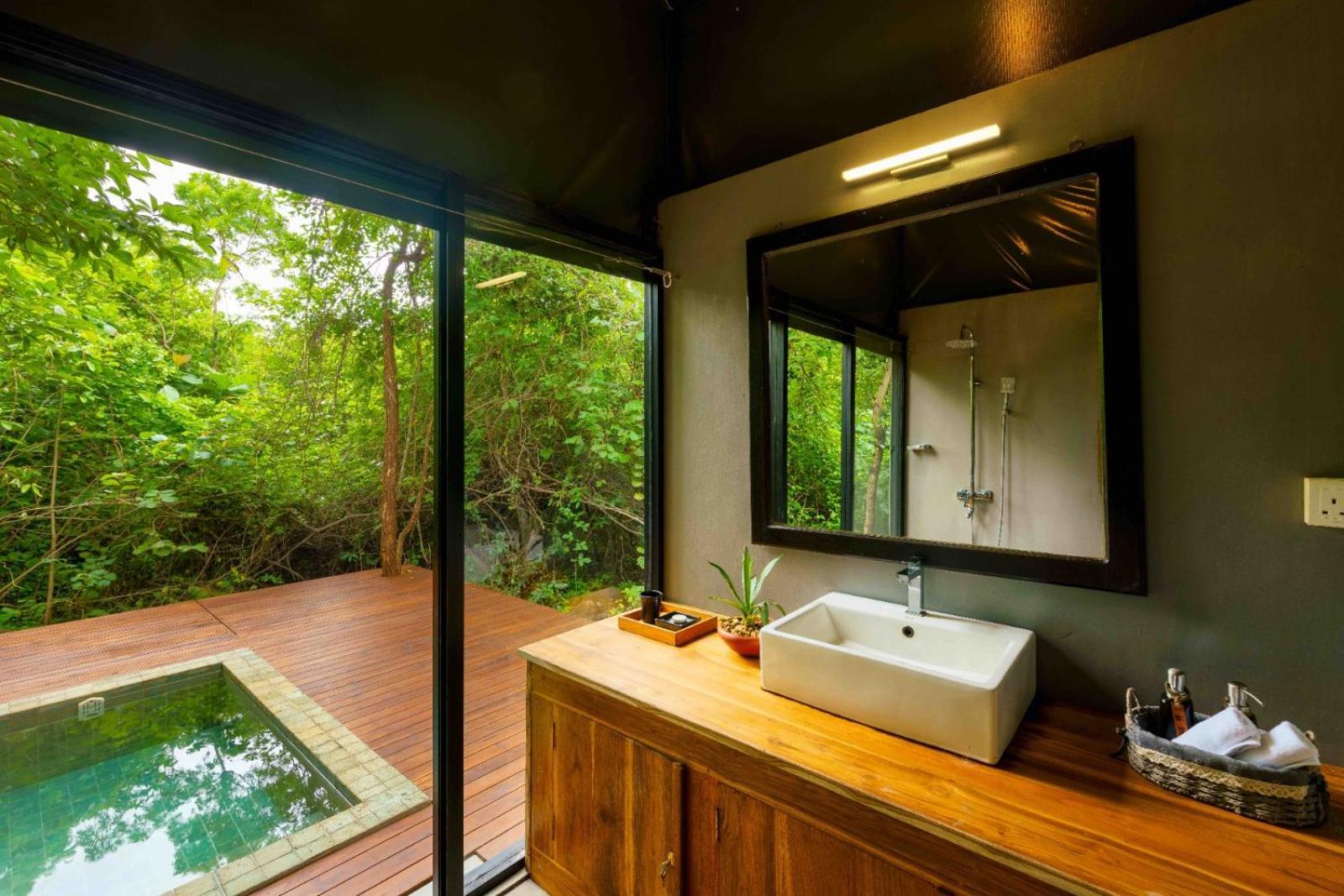 Makini Bush Camp, Yala Hotel Bagian luar foto